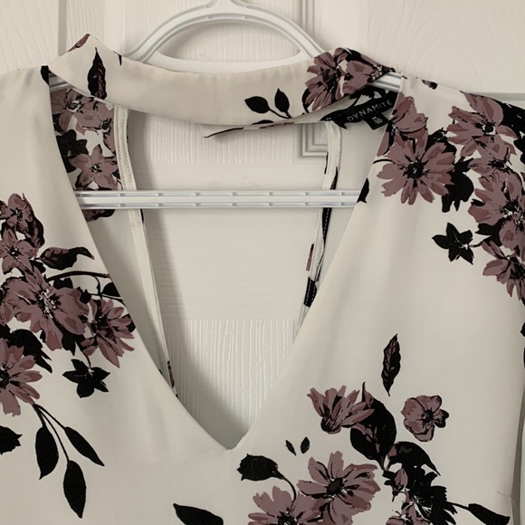V-Neck Floral Blouse - Picture 2 of 7
